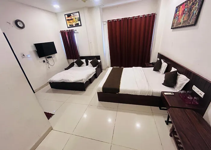 Hotel Lakshya Sheesh Mahal Indore